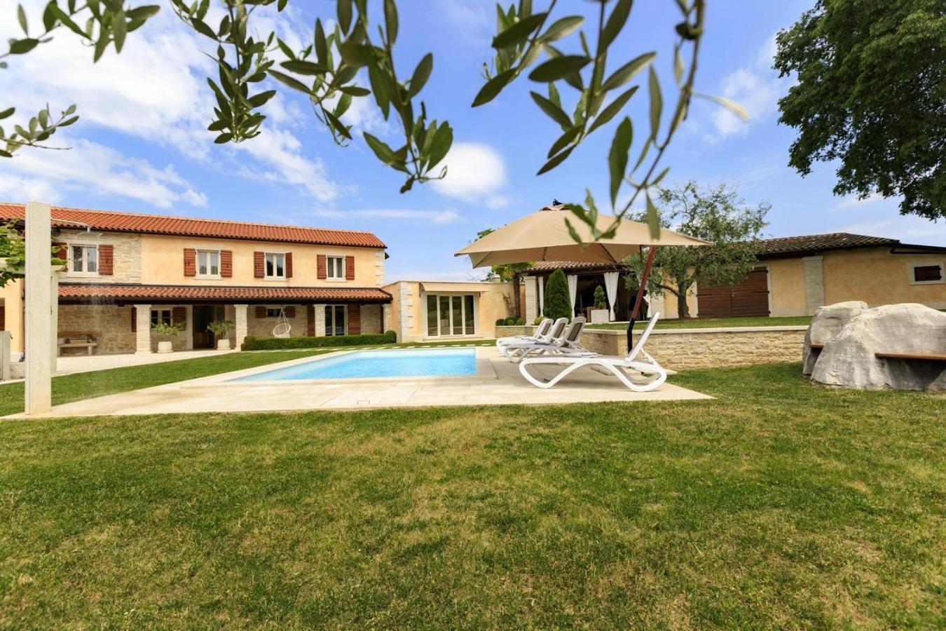Villa Viscum In Central Istria For 8 Persons With Large Garden - Pet Friendly พาซิน ภายนอก รูปภาพ