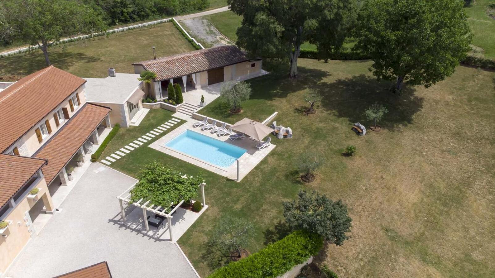 Villa Viscum In Central Istria For 8 Persons With Large Garden - Pet Friendly พาซิน ภายนอก รูปภาพ