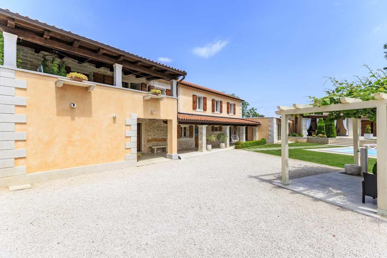 Villa Viscum In Central Istria For 8 Persons With Large Garden - Pet Friendly พาซิน ภายนอก รูปภาพ