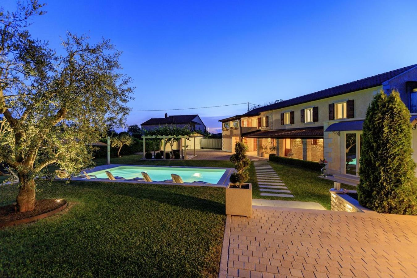 Villa Viscum In Central Istria For 8 Persons With Large Garden - Pet Friendly พาซิน ภายนอก รูปภาพ