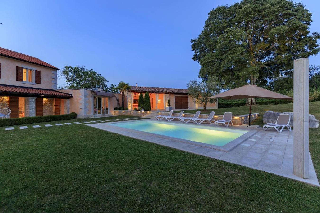 Villa Viscum In Central Istria For 8 Persons With Large Garden - Pet Friendly พาซิน ภายนอก รูปภาพ
