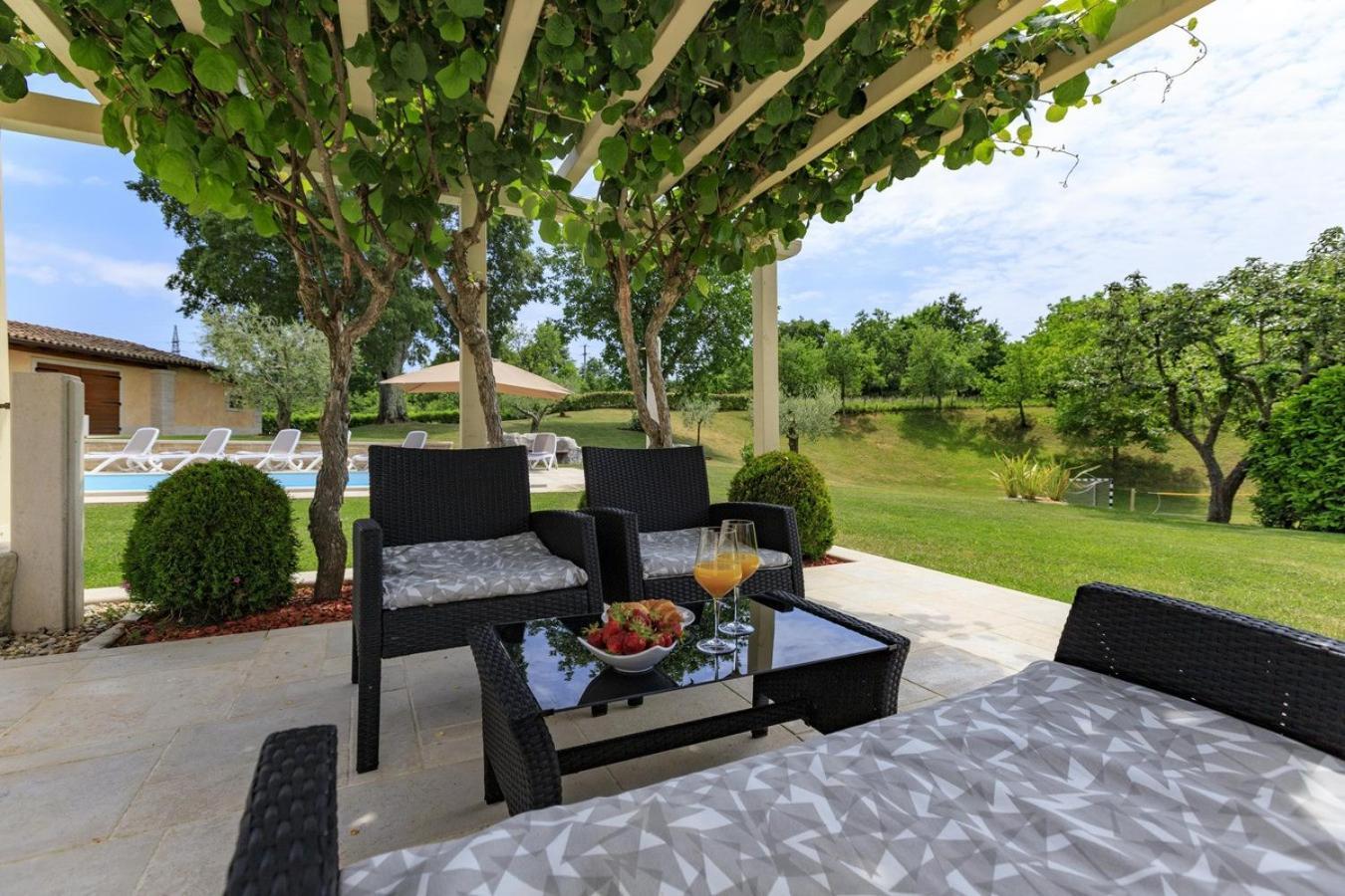 Villa Viscum In Central Istria For 8 Persons With Large Garden - Pet Friendly พาซิน ภายนอก รูปภาพ