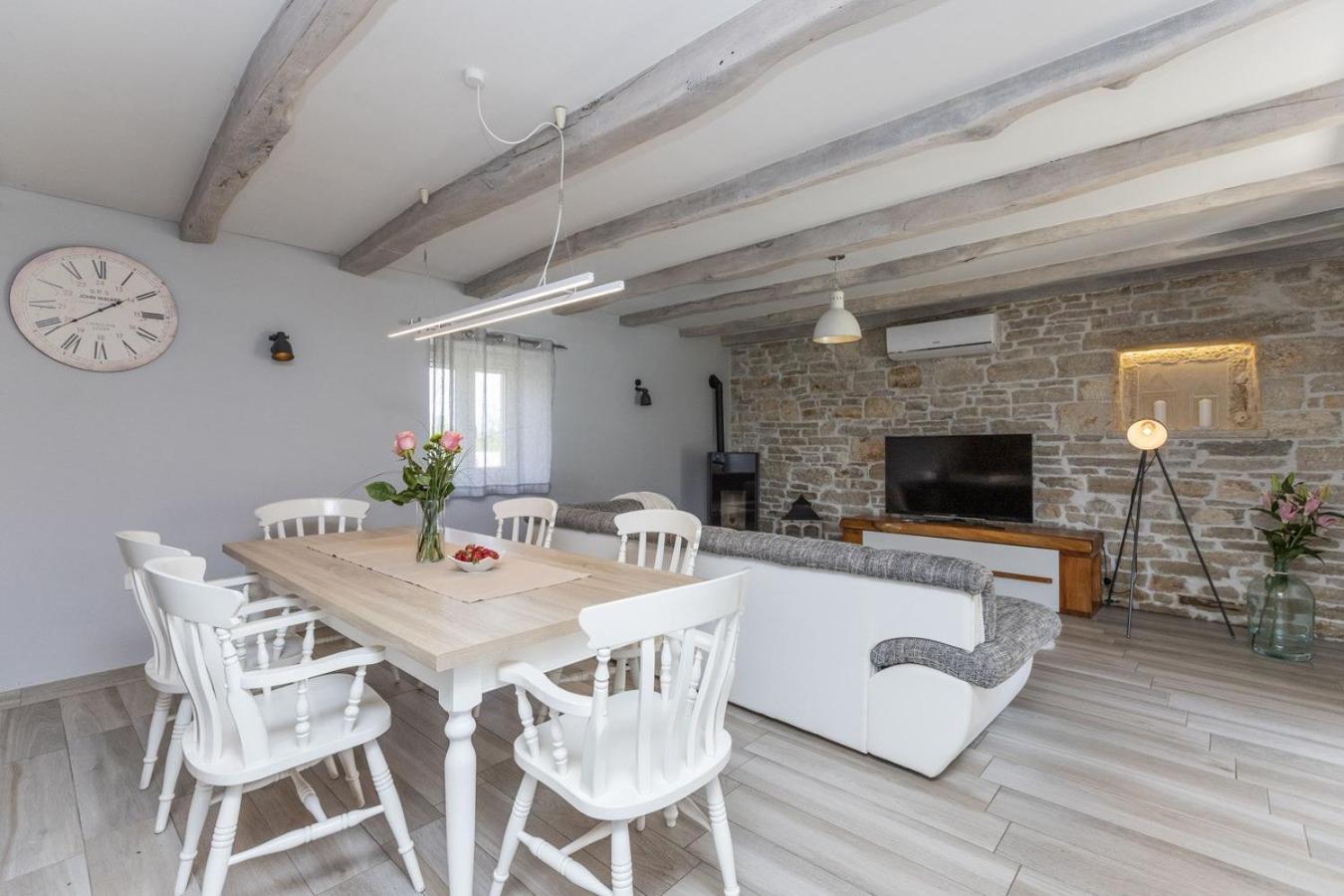 Villa Viscum In Central Istria For 8 Persons With Large Garden - Pet Friendly พาซิน ภายนอก รูปภาพ