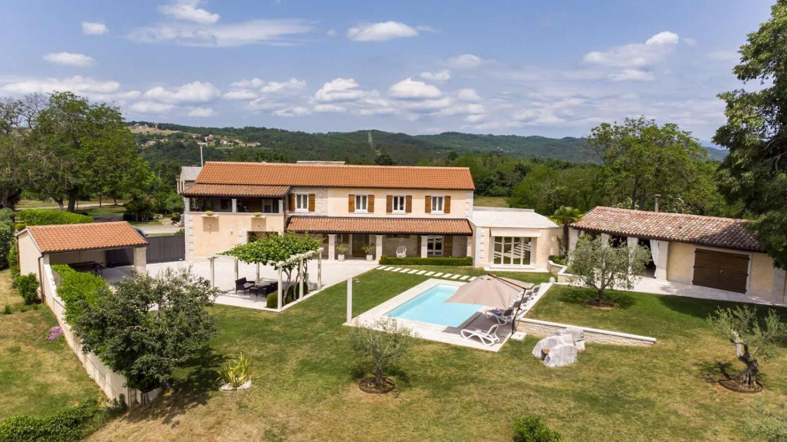Villa Viscum In Central Istria For 8 Persons With Large Garden - Pet Friendly พาซิน ภายนอก รูปภาพ
