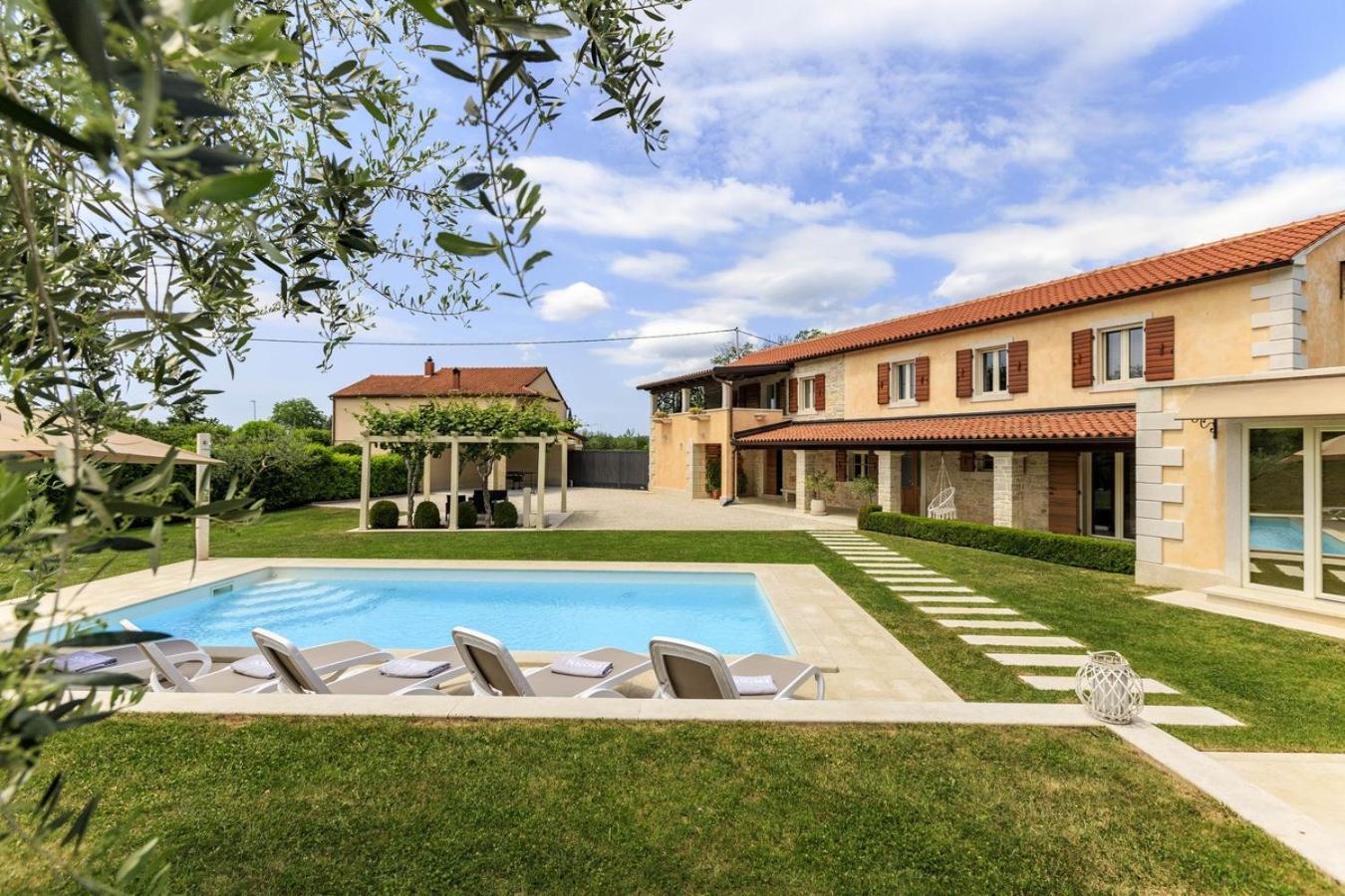 Villa Viscum In Central Istria For 8 Persons With Large Garden - Pet Friendly พาซิน ภายนอก รูปภาพ